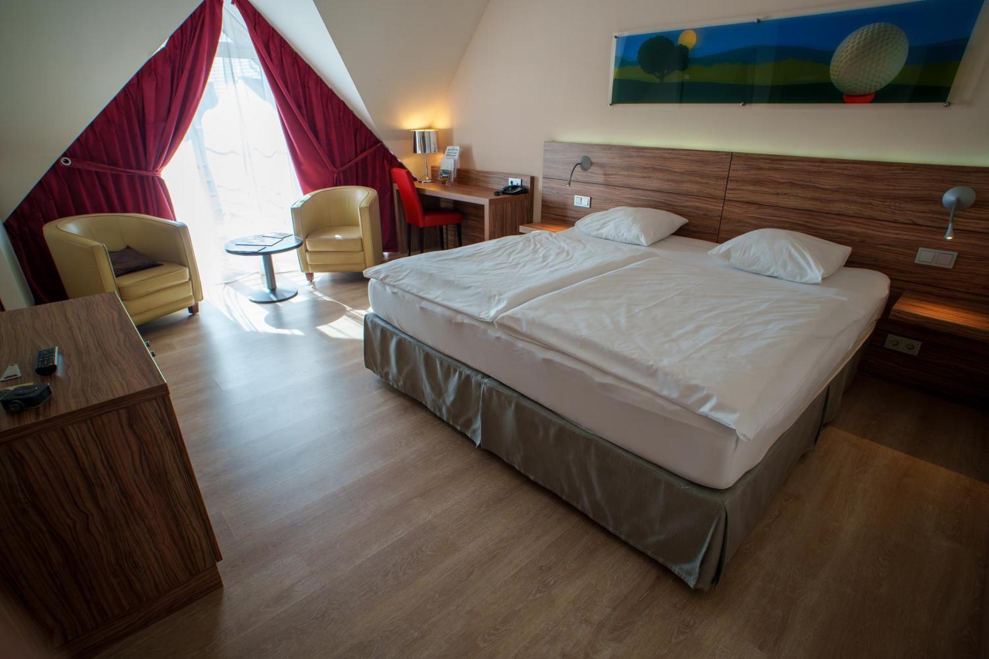 L'Hotel Et Restaurant Du Golf De Clervaux Eselborn Екстер'єр фото